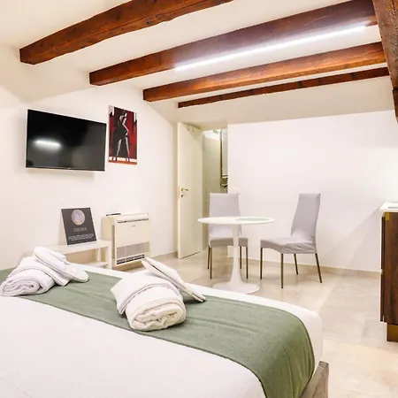 Domus Martis Elegant - Just 20 Meters From Cathedral Apartment